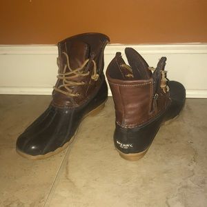 Kids size 5 sperry boots